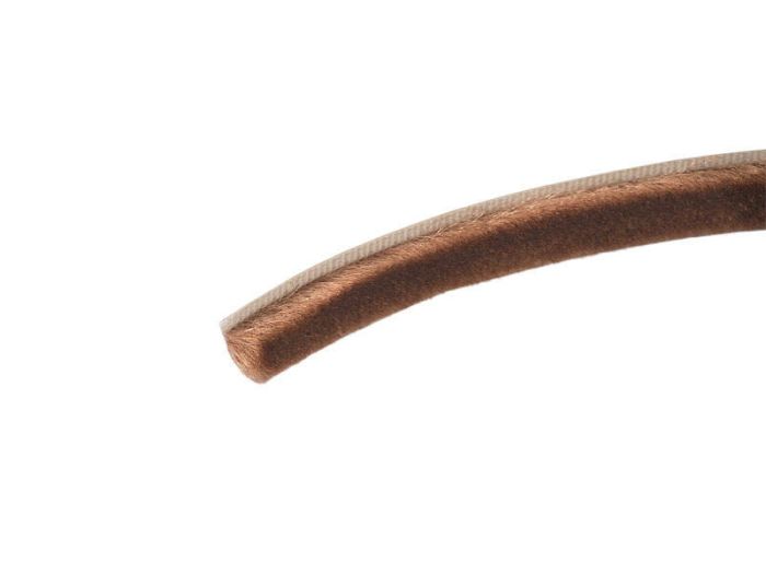 Уплотнитель щеточный самоклеющийся 9х6 мм коричневый
